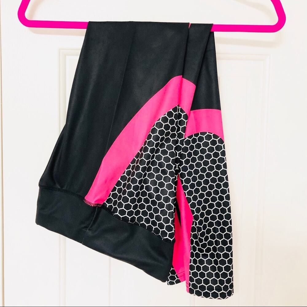 WISH • Hot Pink + Black Printed Honeycomb Leggings